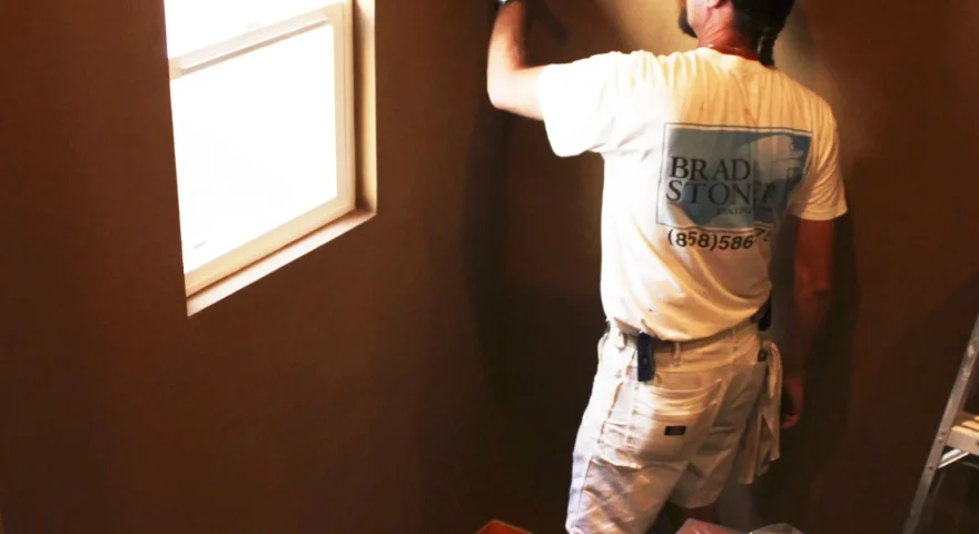 Man paint the Wall